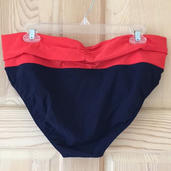 Bikini - Picture 6 of 8